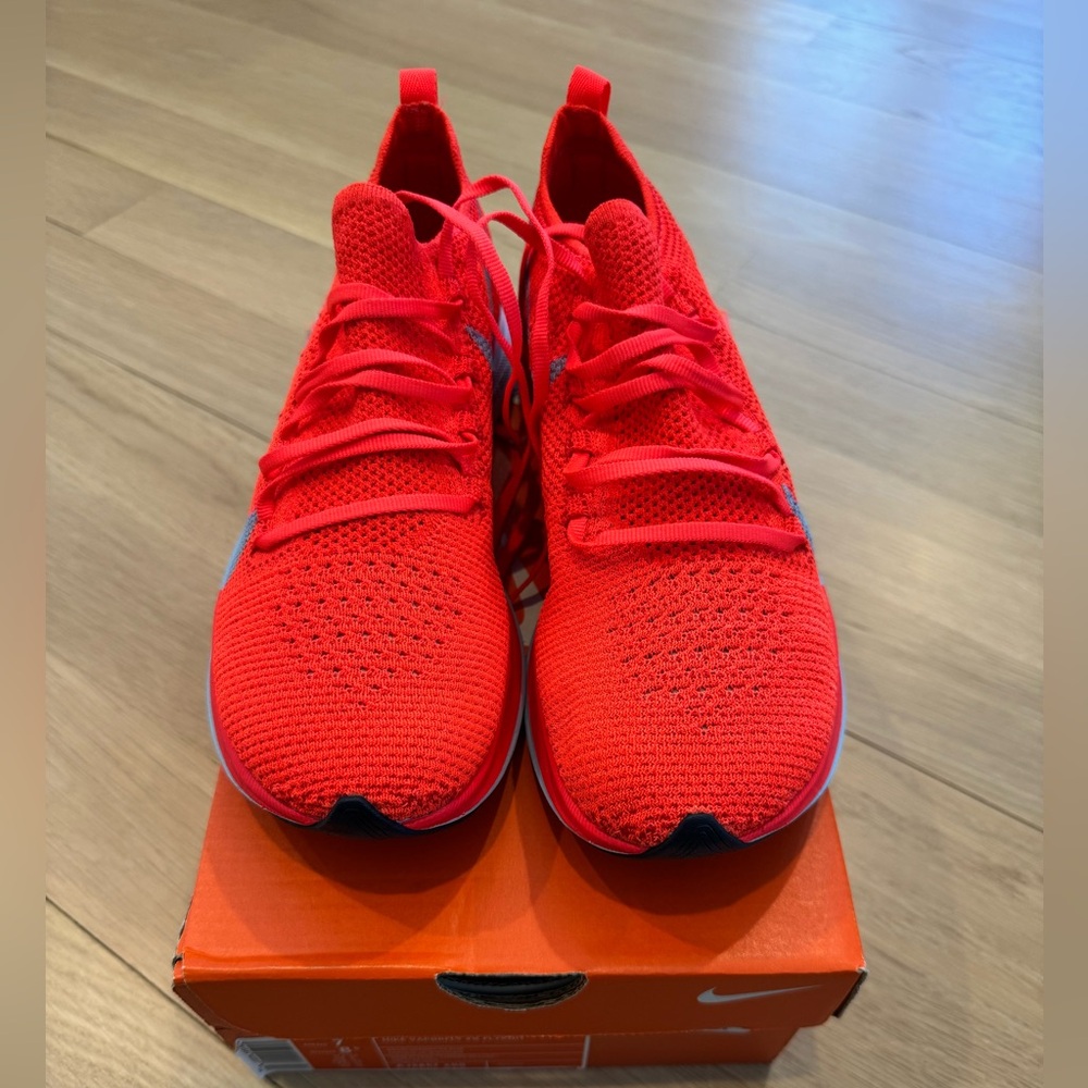 Nike Vaporfly 4% Flyknit. Men’s 7/Women’s 8.5. Running Sneakers